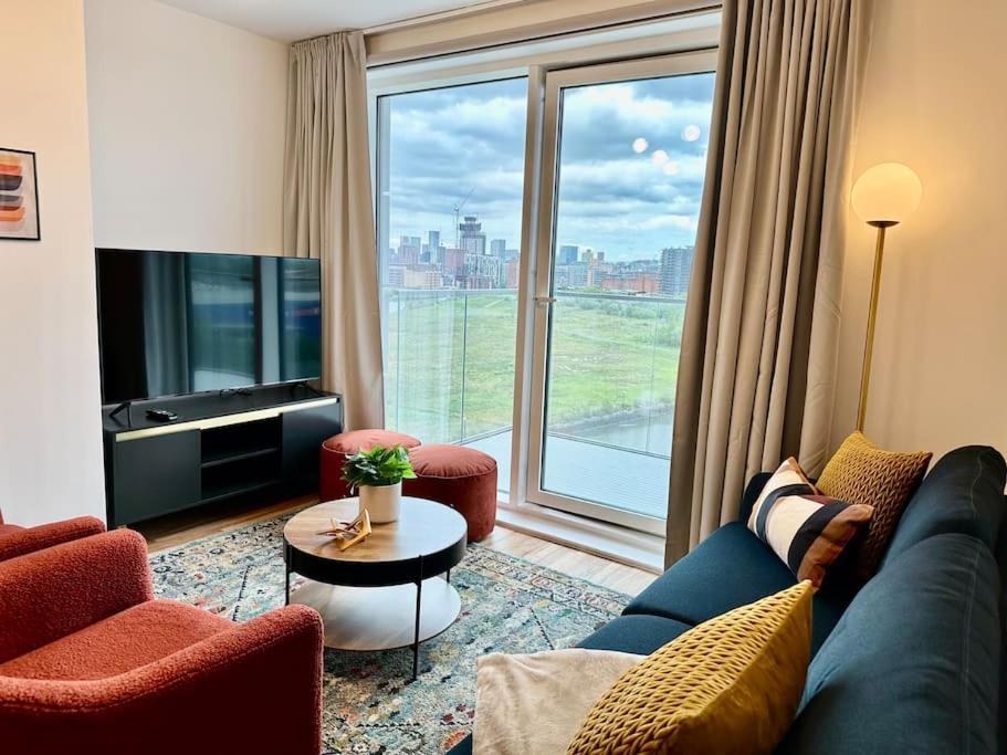 Beautiful Waterside Near Old Trafford Apartment
